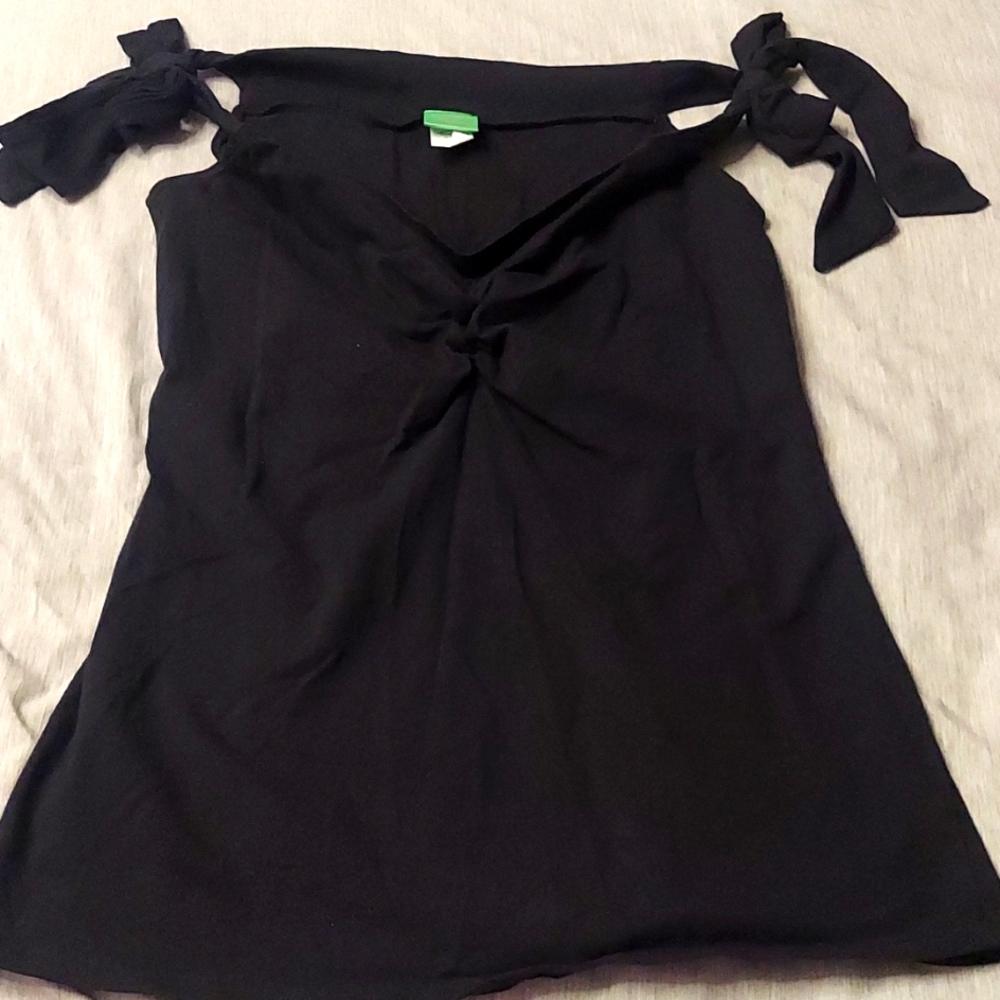 Pin up off the shoulder tie top